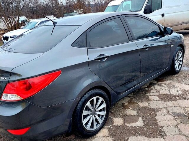 Серый Хендай Акцент, объемом двигателя 1.4 л и пробегом 165 тыс. км за 6500 $, фото 3 на Automoto.ua