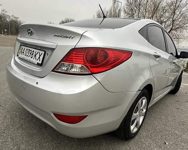 Серый Хендай Акцент, объемом двигателя 1.4 л и пробегом 180 тыс. км за 8100 $, фото 2 на Automoto.ua