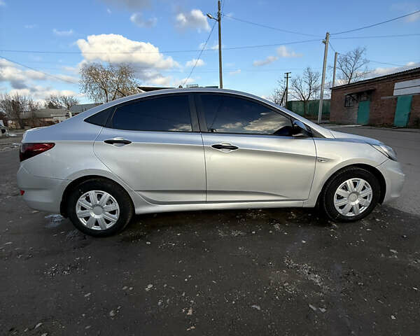 Серый Хендай Акцент, объемом двигателя 1.4 л и пробегом 242 тыс. км за 6100 $, фото 4 на Automoto.ua