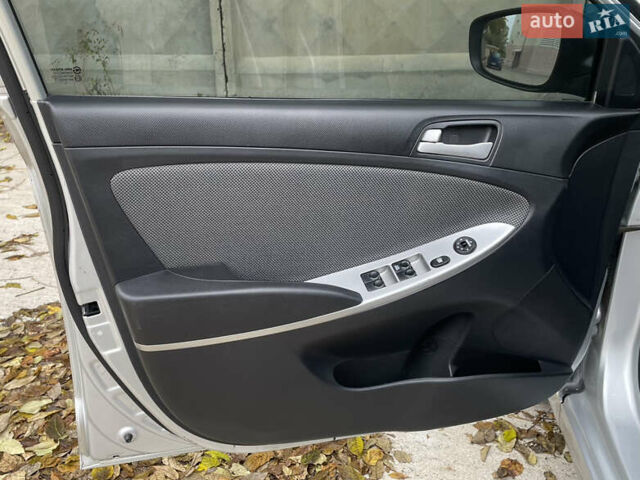 Хендай Акцент 2011 у Одесі на Automoto.ua Сірий Хендай Акцент, об'ємом двигуна 1.4 л та пробігом 184 тис. км за 7200 $, фото 37 на Automoto.ua