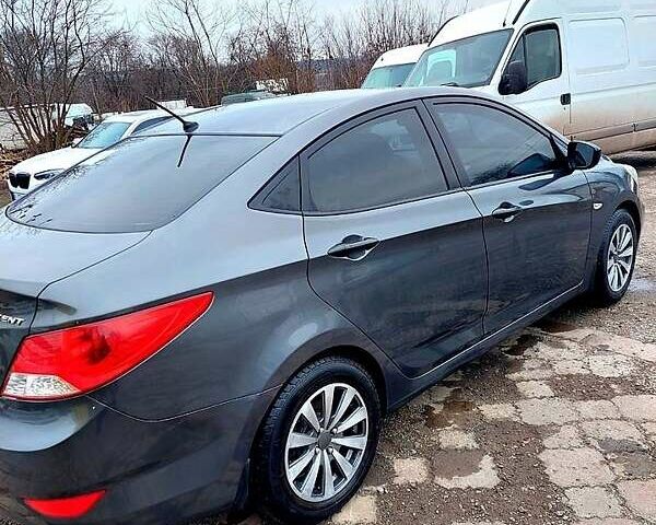 Серый Хендай Акцент, объемом двигателя 1.4 л и пробегом 165 тыс. км за 6500 $, фото 2 на Automoto.ua