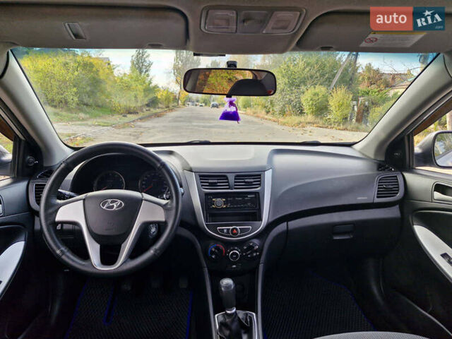 Хендай Акцент 2011 в Запорожье на Automoto.ua Серый Хендай Акцент, объемом двигателя 1.4 л и пробегом 175 тыс. км за 6800 $, фото 12 на Automoto.ua