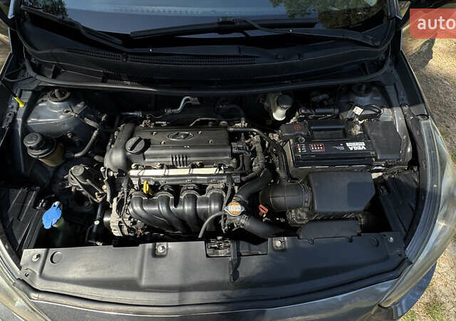 Сірий Хендай Акцент, об'ємом двигуна 1.4 л та пробігом 185 тис. км за 6800 $, фото 6 на Automoto.ua