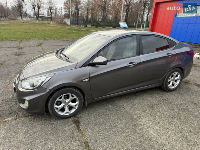 Серый Хендай Акцент, объемом двигателя 1.4 л и пробегом 206 тыс. км за 6400 $, фото 3 на Automoto.ua