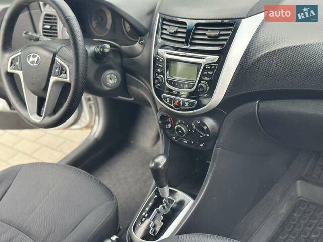 Сірий Хендай Акцент, об'ємом двигуна 1.4 л та пробігом 178 тис. км за 7999 $, фото 13 на Automoto.ua