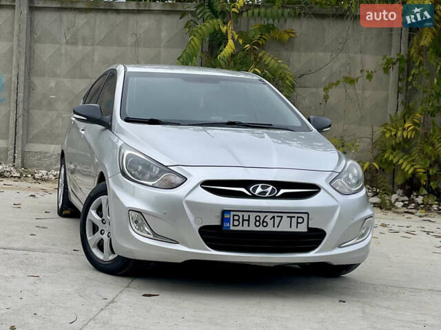Хендай Акцент 2011 у Одесі на Automoto.ua Сірий Хендай Акцент, об'ємом двигуна 1.4 л та пробігом 184 тис. км за 7200 $, фото 1 на Automoto.ua