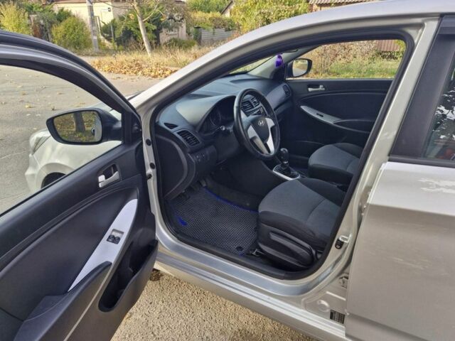 Серый Хендай Акцент, объемом двигателя 1.4 л и пробегом 173 тыс. км за 6800 $, фото 8 на Automoto.ua