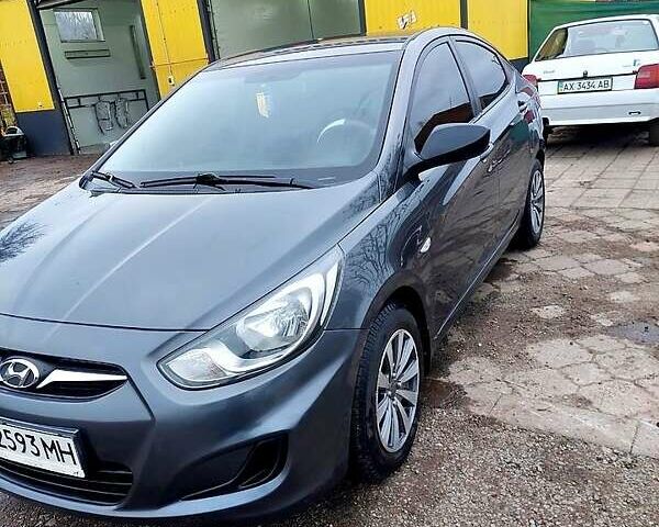 Серый Хендай Акцент, объемом двигателя 1.4 л и пробегом 165 тыс. км за 6500 $, фото 5 на Automoto.ua