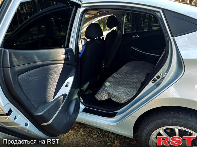 Серый Хендай Акцент, объемом двигателя 1.4 л и пробегом 115 тыс. км за 7200 $, фото 6 на Automoto.ua