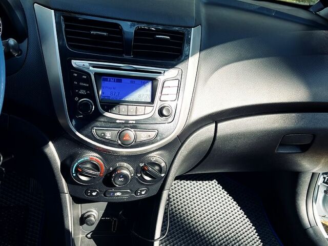 Серый Хендай Акцент, объемом двигателя 1.4 л и пробегом 115 тыс. км за 7200 $, фото 4 на Automoto.ua