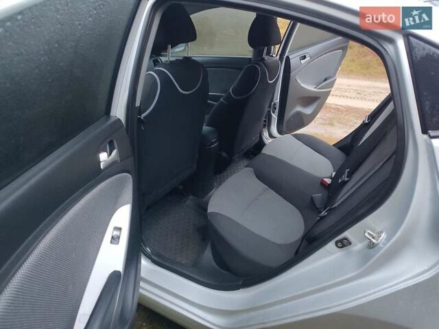 Серый Хендай Акцент, объемом двигателя 1.4 л и пробегом 177 тыс. км за 6100 $, фото 21 на Automoto.ua