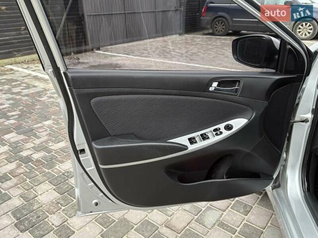 Серый Хендай Акцент, объемом двигателя 1.6 л и пробегом 186 тыс. км за 7900 $, фото 18 на Automoto.ua