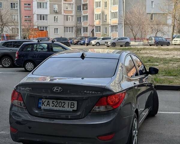 Серый Хендай Акцент, объемом двигателя 1.4 л и пробегом 233 тыс. км за 6250 $, фото 6 на Automoto.ua