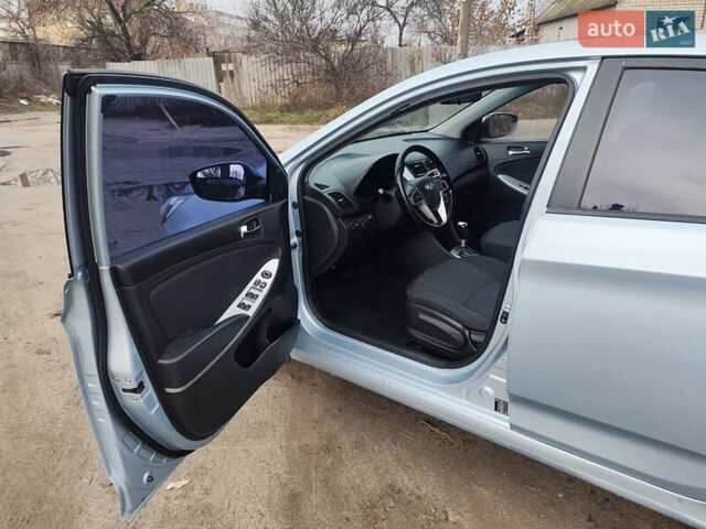 Серый Хендай Акцент, объемом двигателя 1.6 л и пробегом 267 тыс. км за 6500 $, фото 14 на Automoto.ua