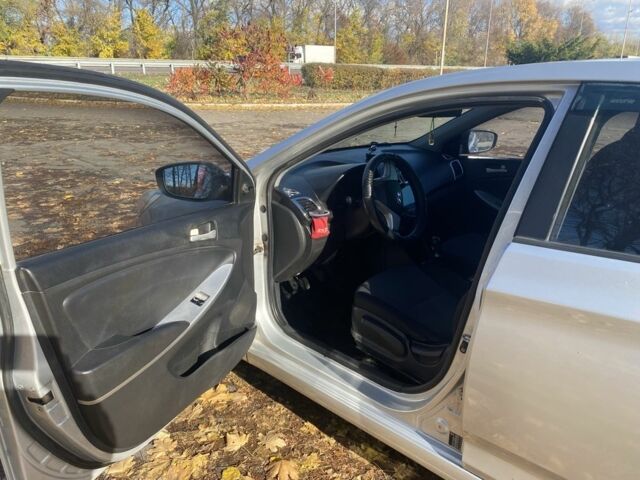 Хендай Акцент 2011 у Полтаві на Automoto.ua Сірий Хендай Акцент, об'ємом двигуна 1.4 л та пробігом 171 тис. км за 6499 $, фото 8 на Automoto.ua