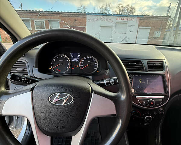 Серый Хендай Акцент, объемом двигателя 1.4 л и пробегом 242 тыс. км за 6100 $, фото 7 на Automoto.ua