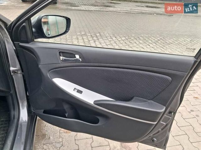 Серый Хендай Акцент, объемом двигателя 1.6 л и пробегом 109 тыс. км за 6700 $, фото 6 на Automoto.ua