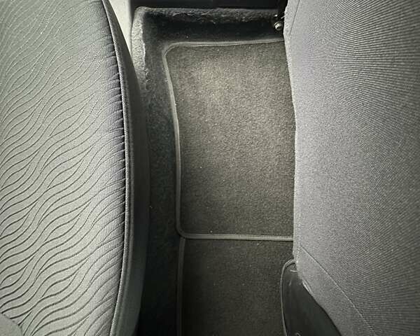 Серый Хендай Акцент, объемом двигателя 1.4 л и пробегом 180 тыс. км за 8100 $, фото 12 на Automoto.ua