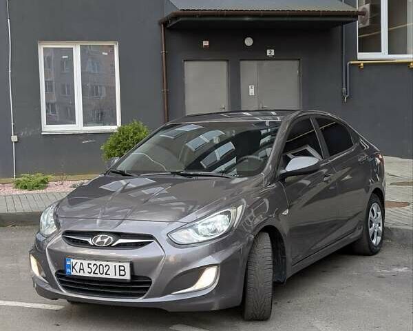 Серый Хендай Акцент, объемом двигателя 1.4 л и пробегом 233 тыс. км за 6250 $, фото 2 на Automoto.ua