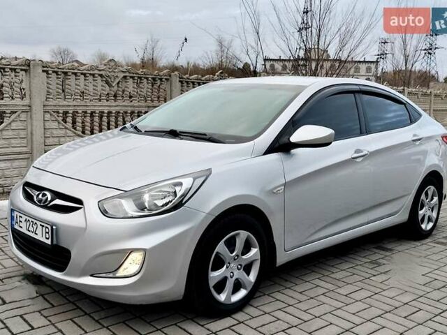 Серый Хендай Акцент, объемом двигателя 1.4 л и пробегом 175 тыс. км за 7500 $, фото 1 на Automoto.ua