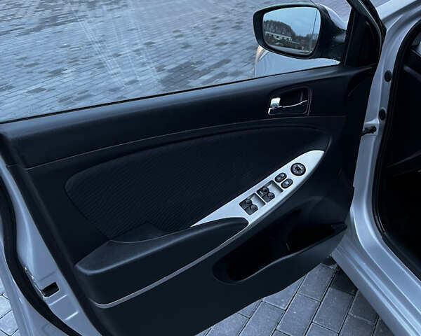 Серый Хендай Акцент, объемом двигателя 1.4 л и пробегом 79 тыс. км за 8100 $, фото 17 на Automoto.ua