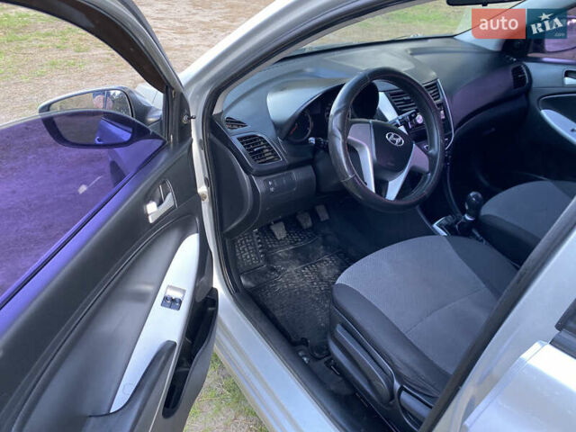 Сірий Хендай Акцент, об'ємом двигуна 1.4 л та пробігом 225 тис. км за 5650 $, фото 16 на Automoto.ua