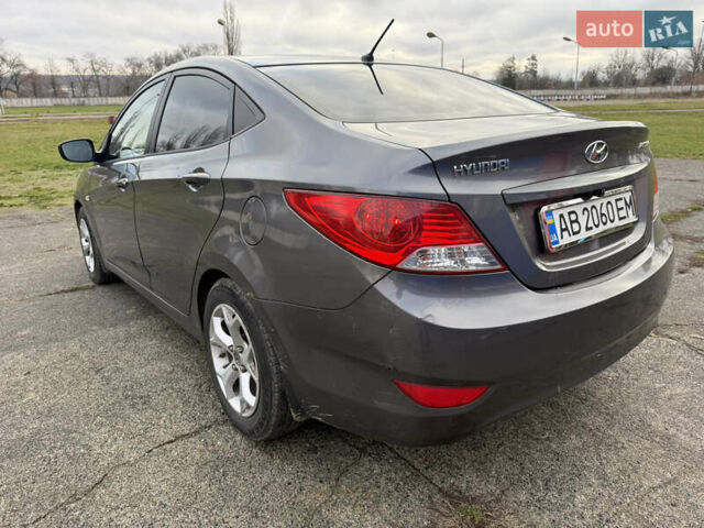Серый Хендай Акцент, объемом двигателя 1.4 л и пробегом 206 тыс. км за 6400 $, фото 13 на Automoto.ua