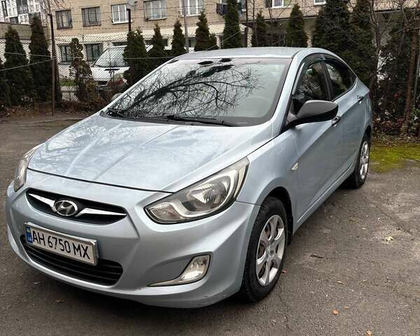 Серый Хендай Акцент, объемом двигателя 1.4 л и пробегом 140 тыс. км за 6800 $, фото 9 на Automoto.ua