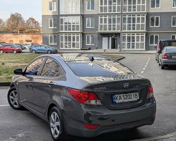 Серый Хендай Акцент, объемом двигателя 1.4 л и пробегом 233 тыс. км за 6250 $, фото 4 на Automoto.ua