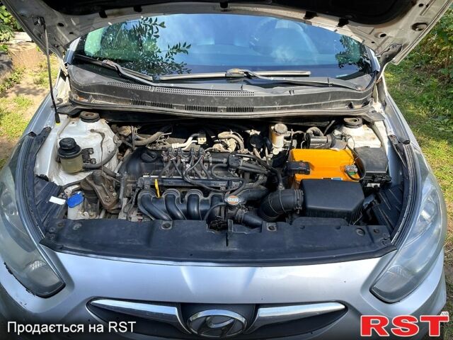 Серый Хендай Акцент, объемом двигателя 1.4 л и пробегом 290 тыс. км за 4600 $, фото 12 на Automoto.ua