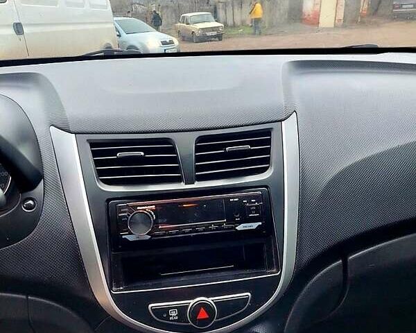 Серый Хендай Акцент, объемом двигателя 1.4 л и пробегом 165 тыс. км за 6500 $, фото 7 на Automoto.ua