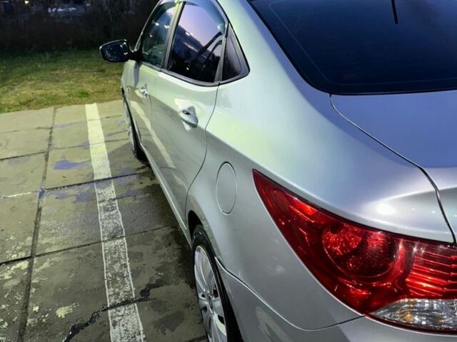 Серый Хендай Акцент, объемом двигателя 1.4 л и пробегом 218 тыс. км за 5600 $, фото 4 на Automoto.ua