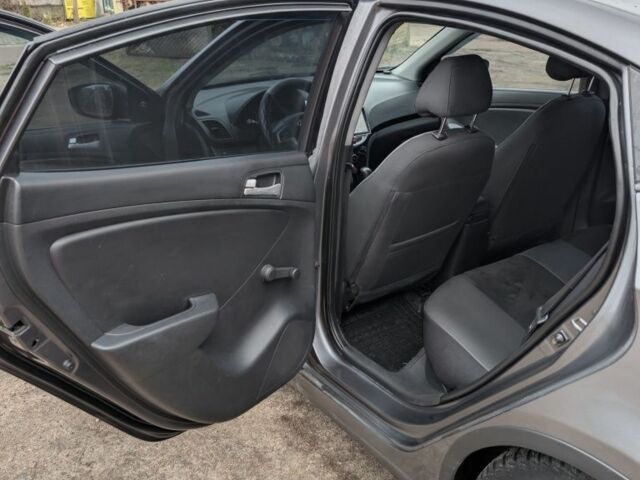 Сірий Хендай Акцент, об'ємом двигуна 1.4 л та пробігом 200 тис. км за 6450 $, фото 9 на Automoto.ua