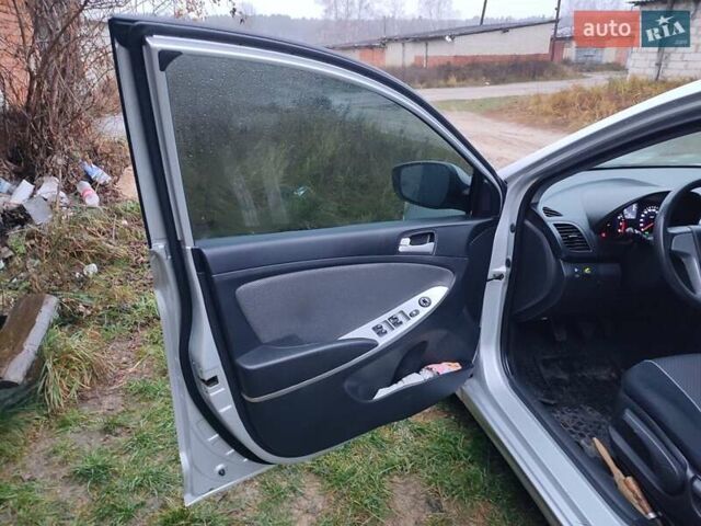 Серый Хендай Акцент, объемом двигателя 1.4 л и пробегом 177 тыс. км за 6100 $, фото 15 на Automoto.ua