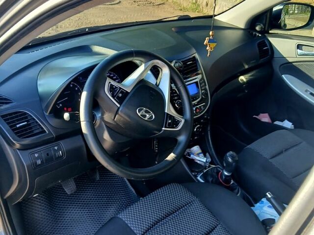 Серый Хендай Акцент, объемом двигателя 1.4 л и пробегом 229 тыс. км за 6500 $, фото 5 на Automoto.ua