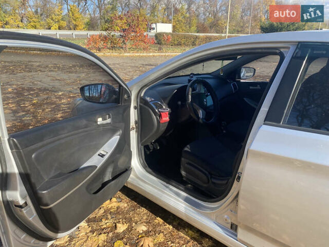 Хендай Акцент 2011 у Полтаві на Automoto.ua Сірий Хендай Акцент, об'ємом двигуна 1.4 л та пробігом 171 тис. км за 6499 $, фото 5 на Automoto.ua