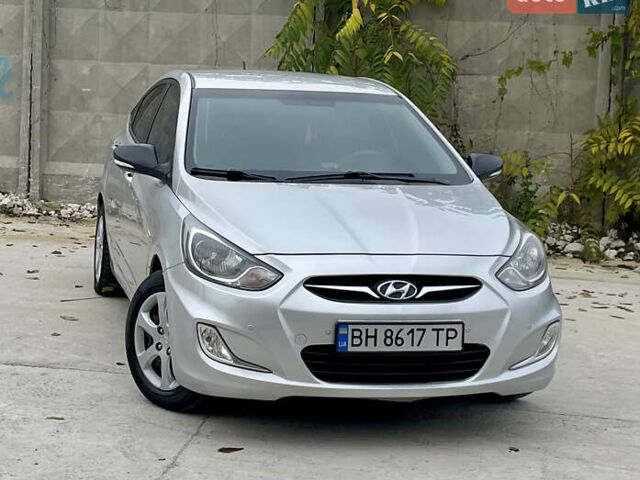 Хендай Акцент 2011 у Одесі на Automoto.ua Сірий Хендай Акцент, об'ємом двигуна 1.4 л та пробігом 184 тис. км за 7200 $, фото 3 на Automoto.ua