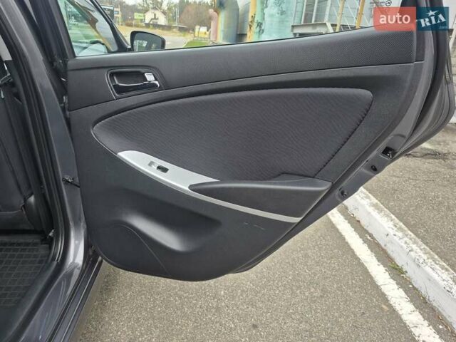 Серый Хендай Акцент, объемом двигателя 1.6 л и пробегом 90 тыс. км за 9650 $, фото 45 на Automoto.ua
