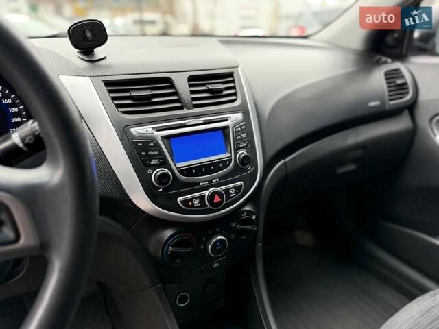 Серый Хендай Акцент, объемом двигателя 1.4 л и пробегом 201 тыс. км за 4950 $, фото 8 на Automoto.ua