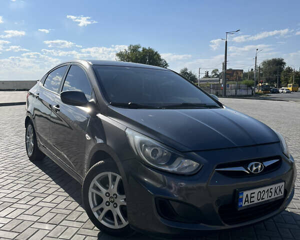 Сірий Хендай Акцент, об'ємом двигуна 1.4 л та пробігом 166 тис. км за 7900 $, фото 2 на Automoto.ua