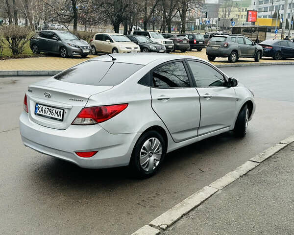 Серый Хендай Акцент, объемом двигателя 1.4 л и пробегом 250 тыс. км за 5400 $, фото 7 на Automoto.ua