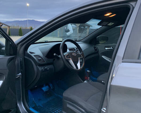 Серый Хендай Акцент, объемом двигателя 1.4 л и пробегом 110 тыс. км за 6950 $, фото 13 на Automoto.ua