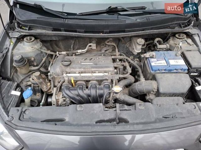 Сірий Хендай Акцент, об'ємом двигуна 1.4 л та пробігом 133 тис. км за 6500 $, фото 5 на Automoto.ua