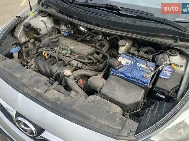 Сірий Хендай Акцент, об'ємом двигуна 1.4 л та пробігом 262 тис. км за 5400 $, фото 5 на Automoto.ua