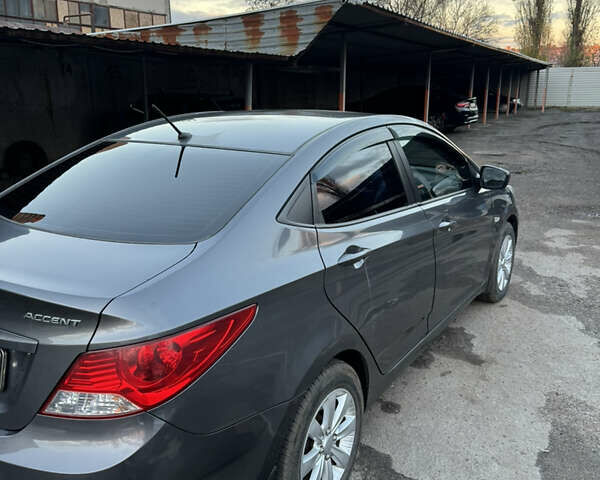 Сірий Хендай Акцент, об'ємом двигуна 1.4 л та пробігом 85 тис. км за 7500 $, фото 1 на Automoto.ua