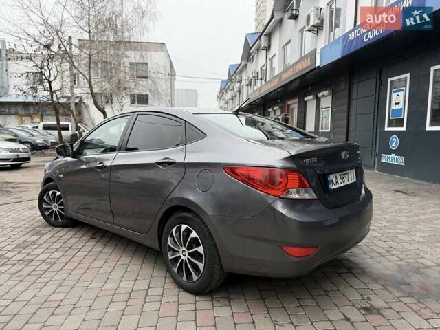 Серый Хендай Акцент, объемом двигателя 1.4 л и пробегом 201 тыс. км за 4950 $, фото 3 на Automoto.ua