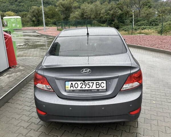 Серый Хендай Акцент, объемом двигателя 1.6 л и пробегом 104 тыс. км за 8300 $, фото 2 на Automoto.ua