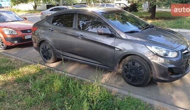Сірий Хендай Акцент, об'ємом двигуна 1.4 л та пробігом 121 тис. км за 7900 $, фото 4 на Automoto.ua