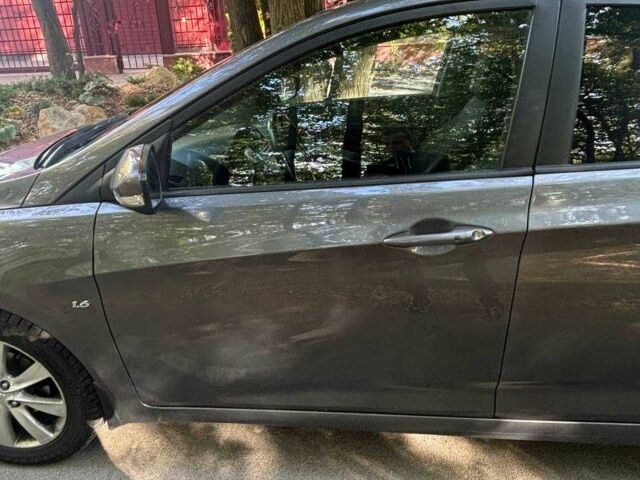 Сірий Хендай Акцент, об'ємом двигуна 1.6 л та пробігом 104 тис. км за 8300 $, фото 4 на Automoto.ua