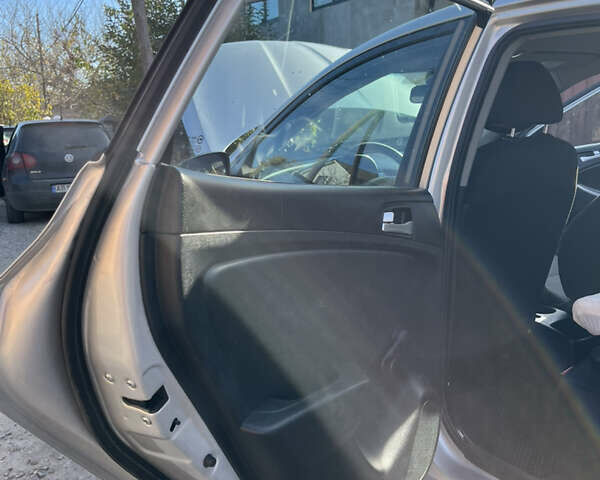 Сірий Хендай Акцент, об'ємом двигуна 1.4 л та пробігом 251 тис. км за 6200 $, фото 14 на Automoto.ua